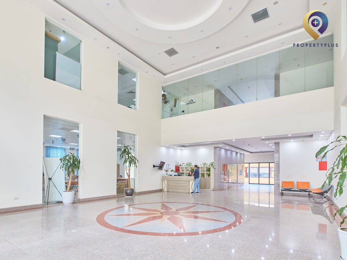 Spacious and bright lobby area of Kim Hoan Building
